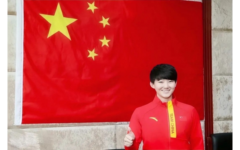 來了，世界冠軍宮乃瑩！